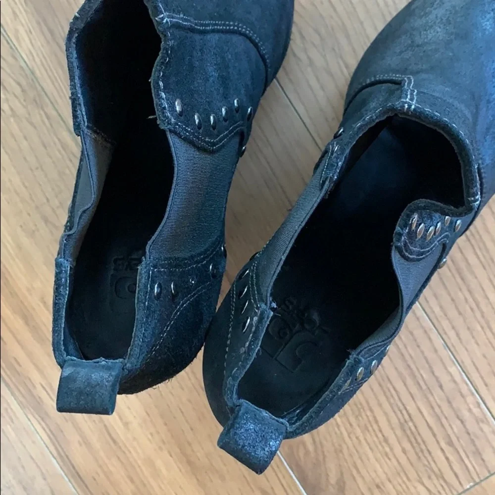 Joes jeans black suede open toe wedges